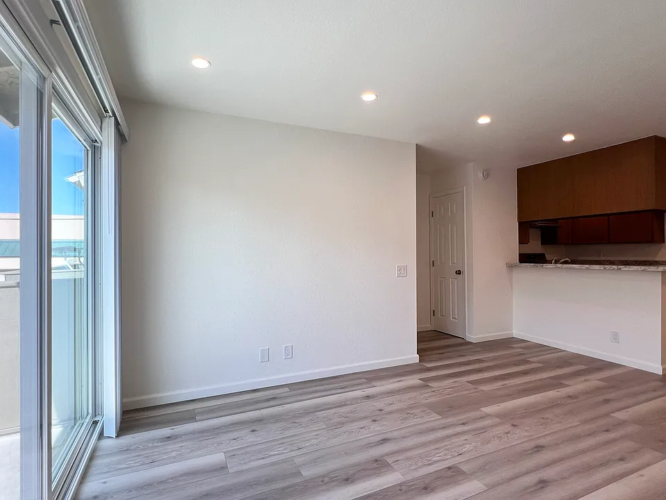 134 S Western Ave #10