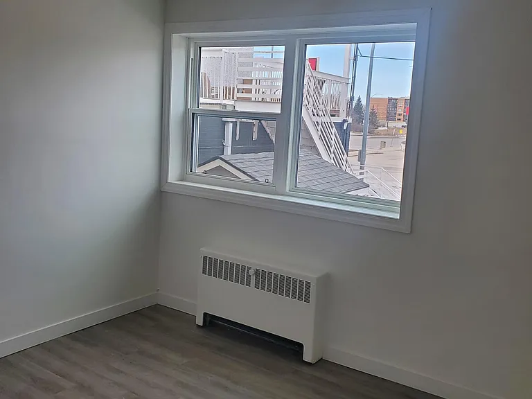 1915 Portage Ave #1 — Photo 6