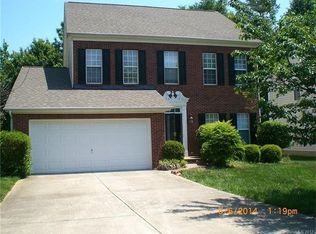 9818 Mitchell Glen Dr, Charlotte, NC 28277
