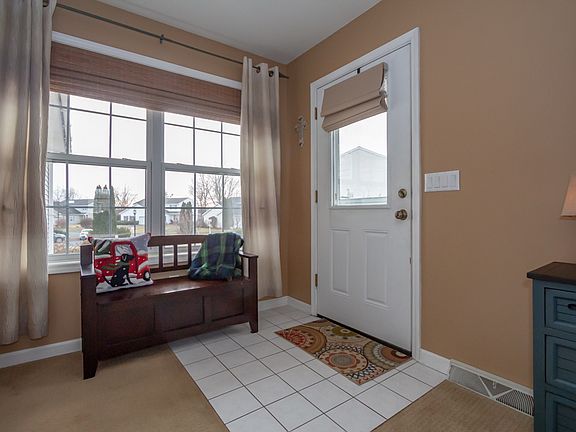 5th image of 8 Erie Ct