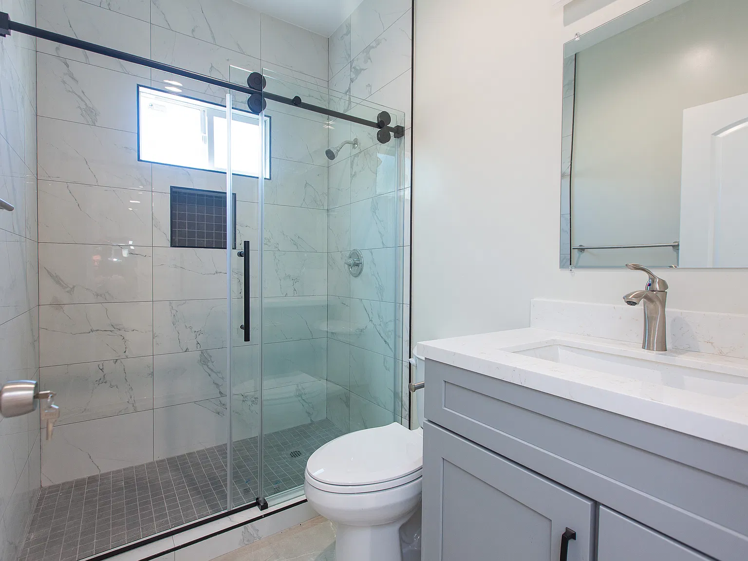 2 bed, 800 sqft, $2,300 — Photo 3