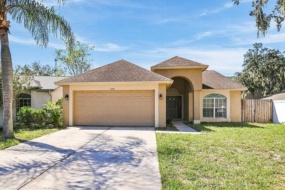 3 bed, 2.0 bath, 1611 sqft, $2,495 — Photo 1