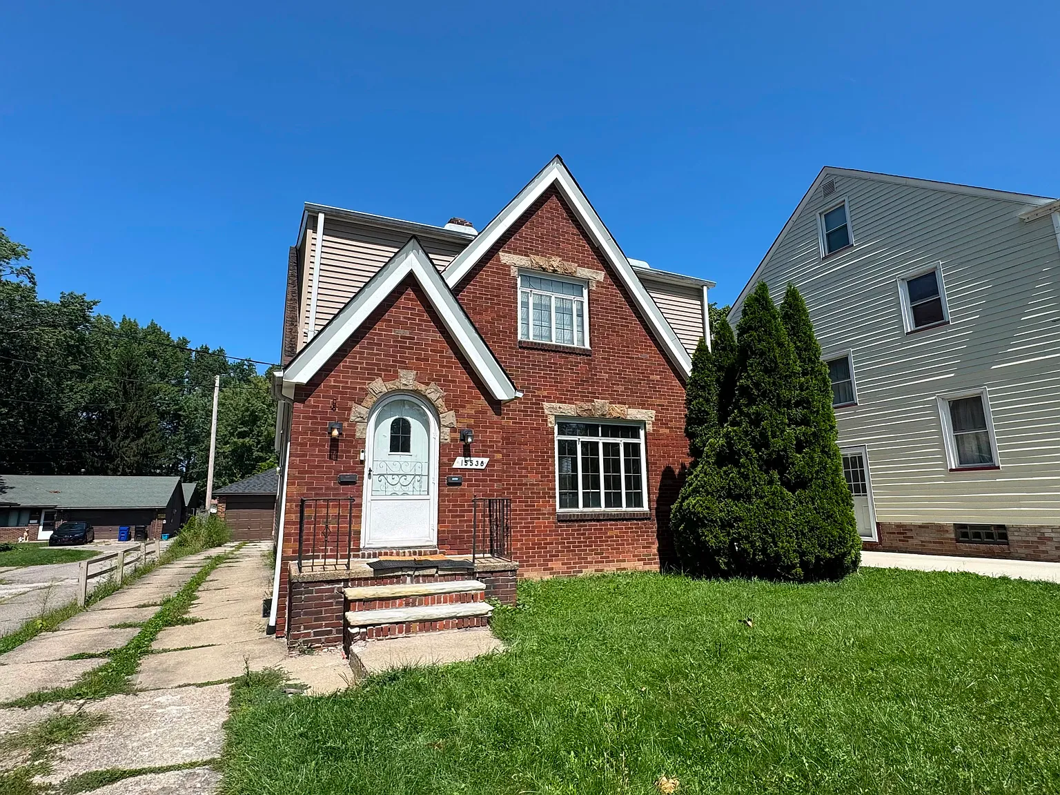 2 bed, 1000 sqft, $1,345 — Photo 1