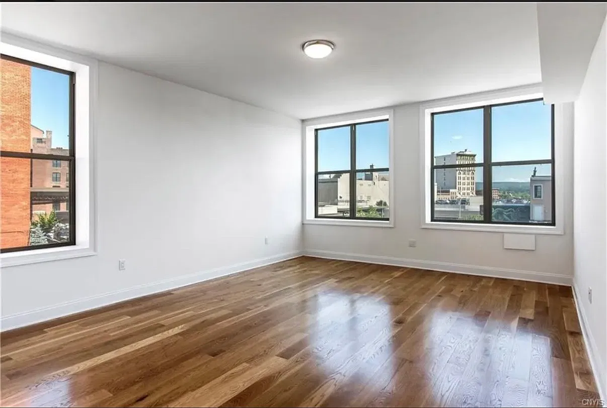 2 bed, 1100 sqft, $1,800 — Photo 3