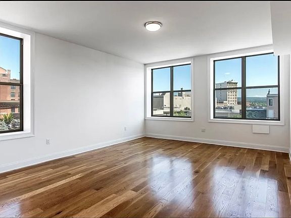 3rd image of 221 Elizabeth St #2