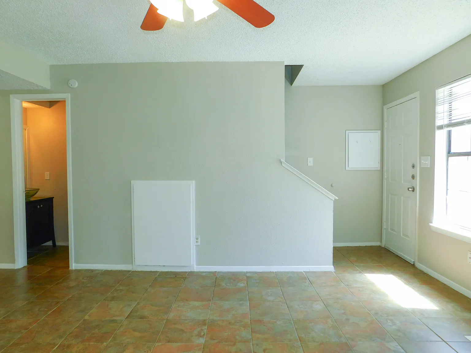 2 bed, 2.5 bath, 1102 sqft, $1,395 — Photo 4