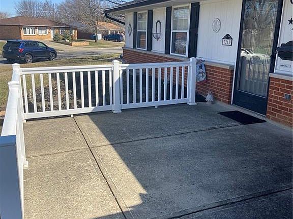 3rd image of 7218 Carmelita Dr