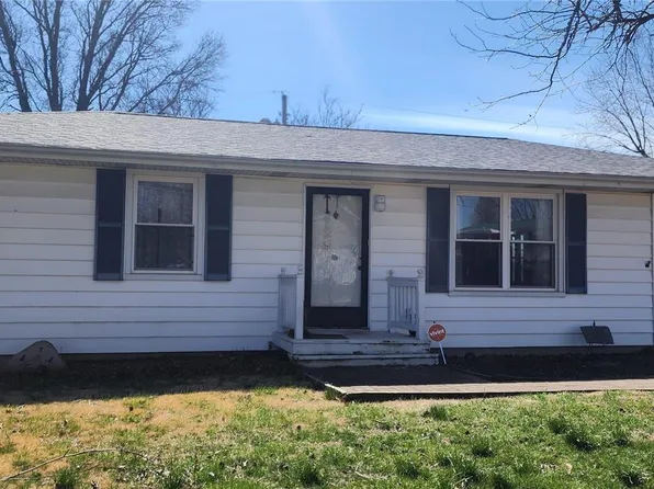 210 Edna St, Chester, IL 62233