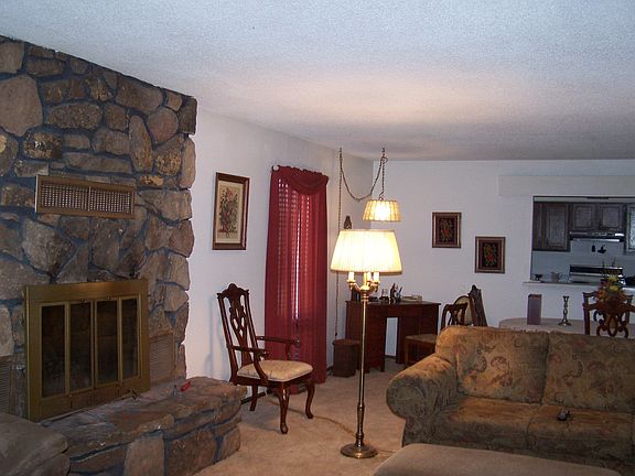 3rd image of 3 Hillcrest Vlg