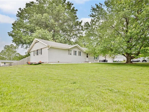 2011 Mariner Rd, Trenton, MO 64683