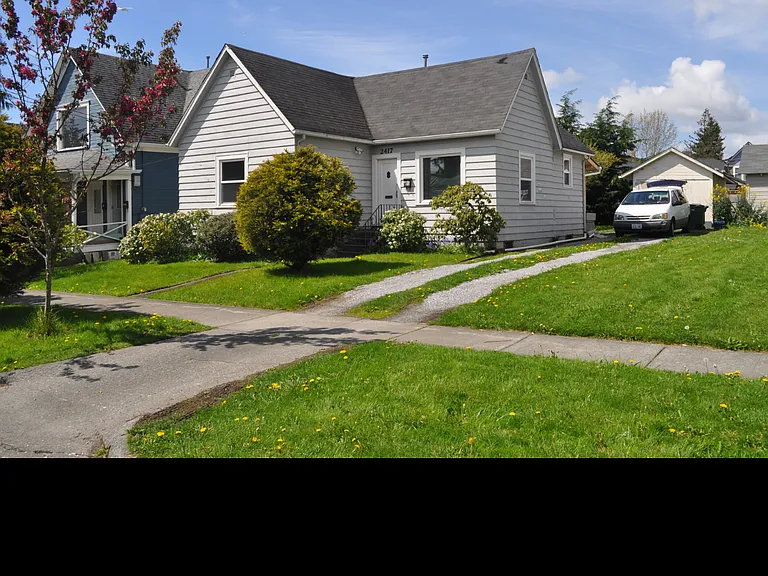 2417 E St — Photo 9