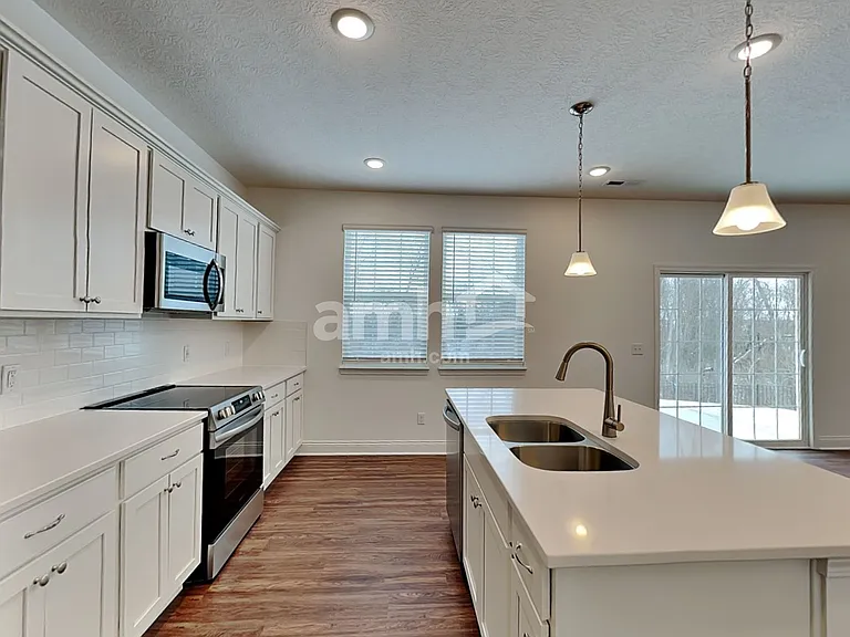 886 Castor Dr — Photo 4