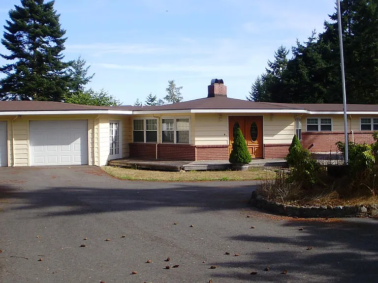 895 River Rd — Photo 3