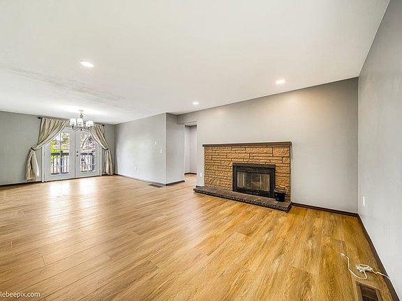 3rd image of 405 Dubois St