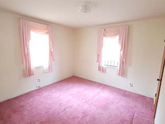 3rd image of 324 Georgia St