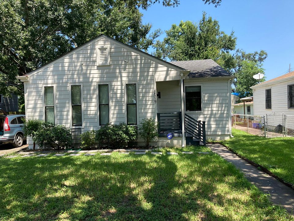 2529 Prentiss Ave. Front
