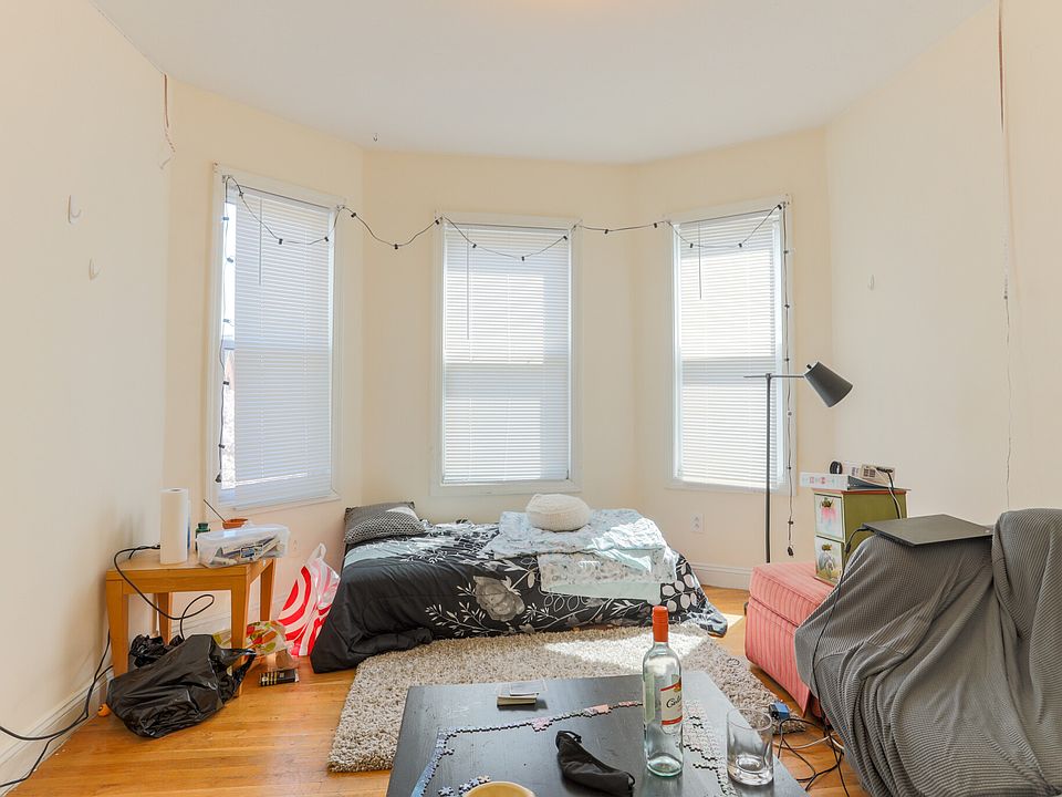 1st image of 733 Parker St #3