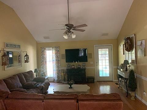 5th image of 49 Brookwood Dr