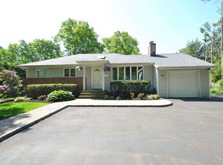 88 Burton Ln, Commack, NY 11725
