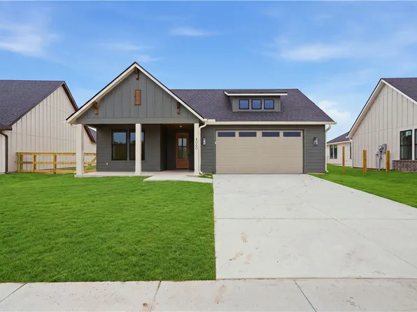 4060 Lakeside Club Dr, College Station, TX 77845