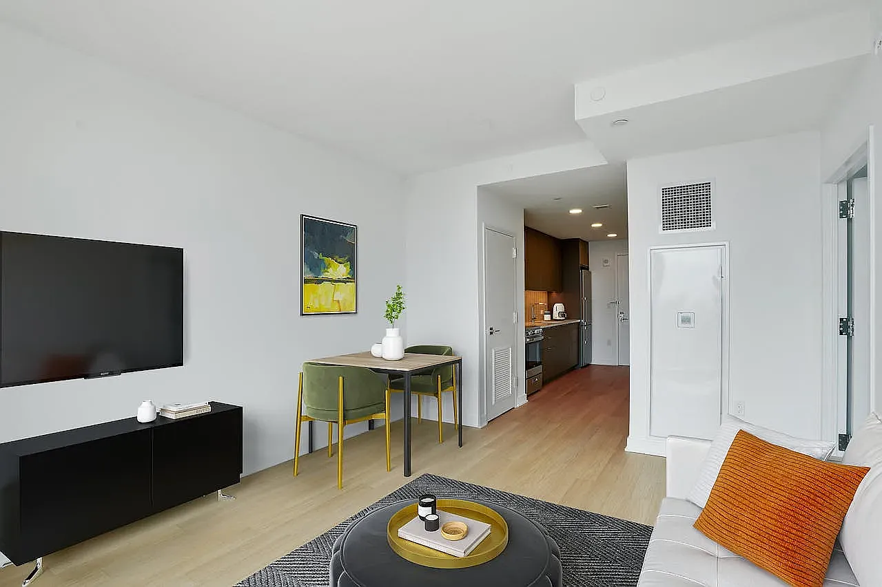 18 Sixth Avenue — Photo 2