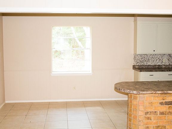 5th image of 1828 Shenandoah Ct N