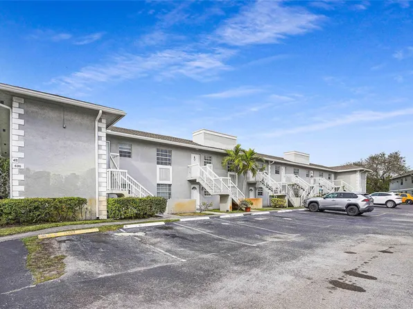 438 NE 210th Circle Terrace #204-4B, Miami, FL 33179