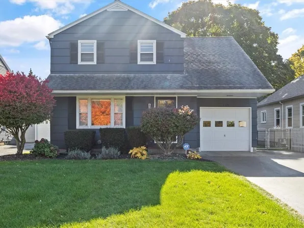 105 Winfield Rd, Rochester, NY 14622