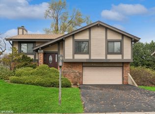 890 Buffalo Creek Dr, Lake Zurich, IL 60047