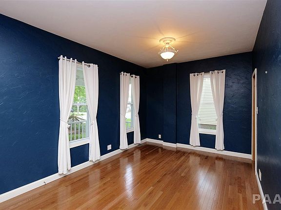 5th image of 709 N Town Ave