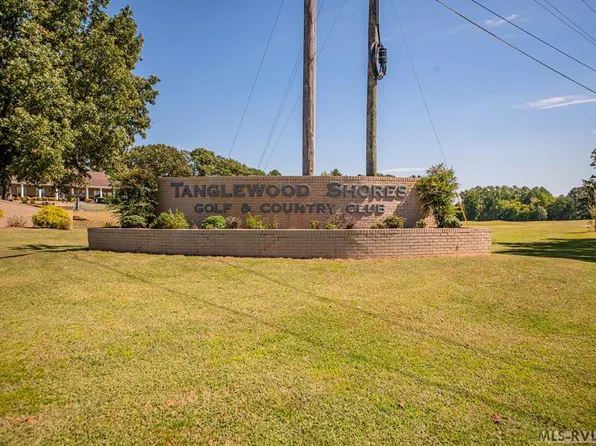 Fairway Ct, Bracey, VA 23919