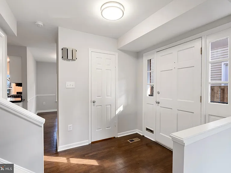 1020 Powhatan St — Photo 15