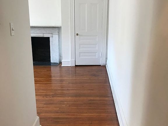 4th image of 10 E Biddle St #6942971