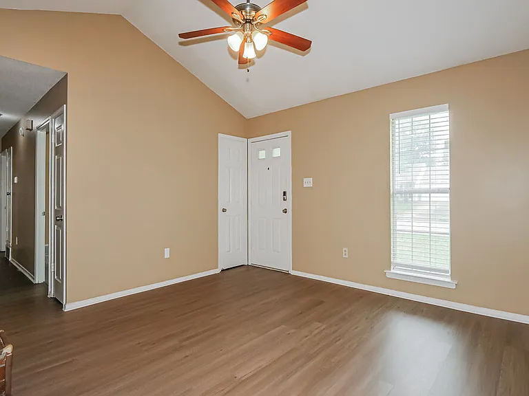 6635 Dunbarton Dr — Photo 5