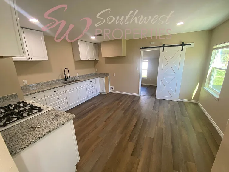210 Reta St — Photo 4