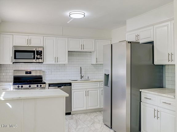 3rd image of 3508 Jamaica Drive