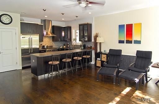 5th image of 822 W Buckingham Pl #3