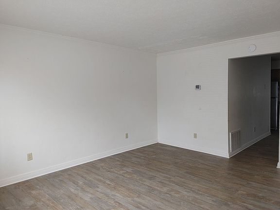 3rd image of 114 Wildwood Dr APT 102