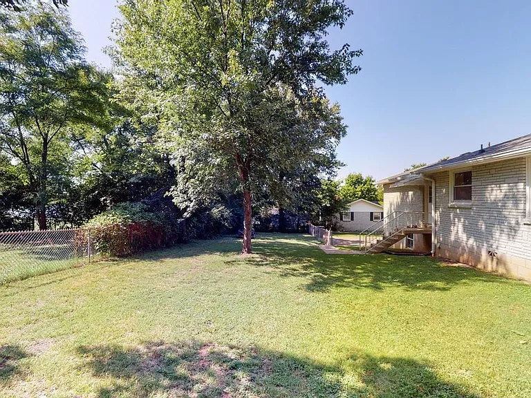 506 Highcrest Dr — Photo 5