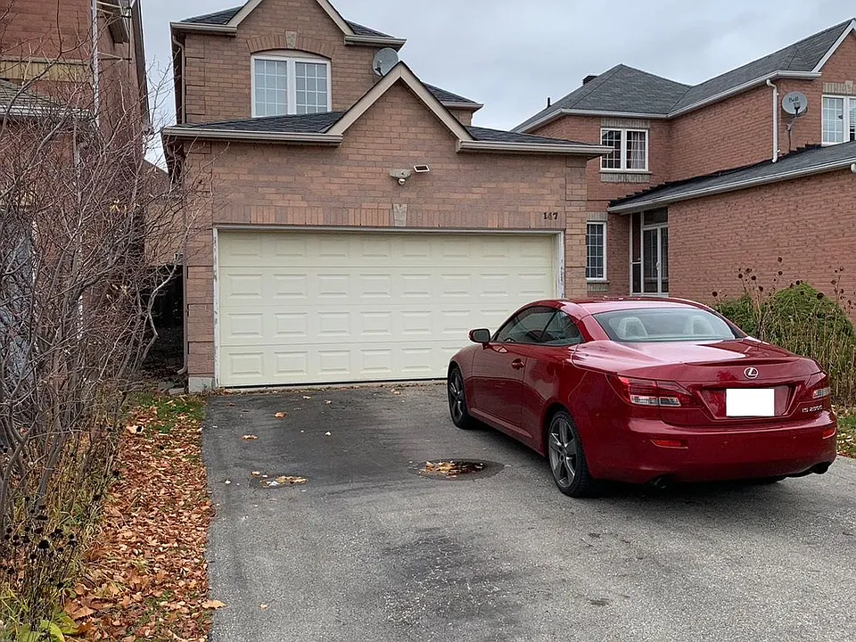 147 Cairncross Cres S