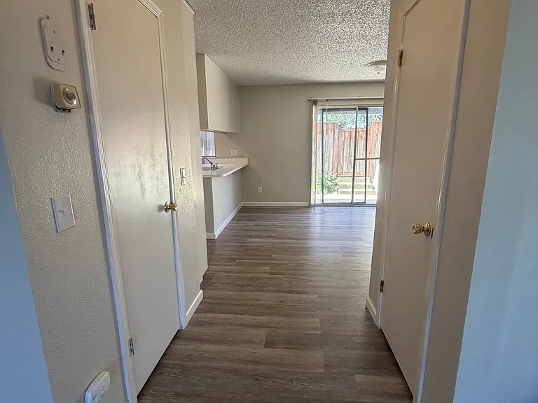 149 Patricia Ln — Photo 5