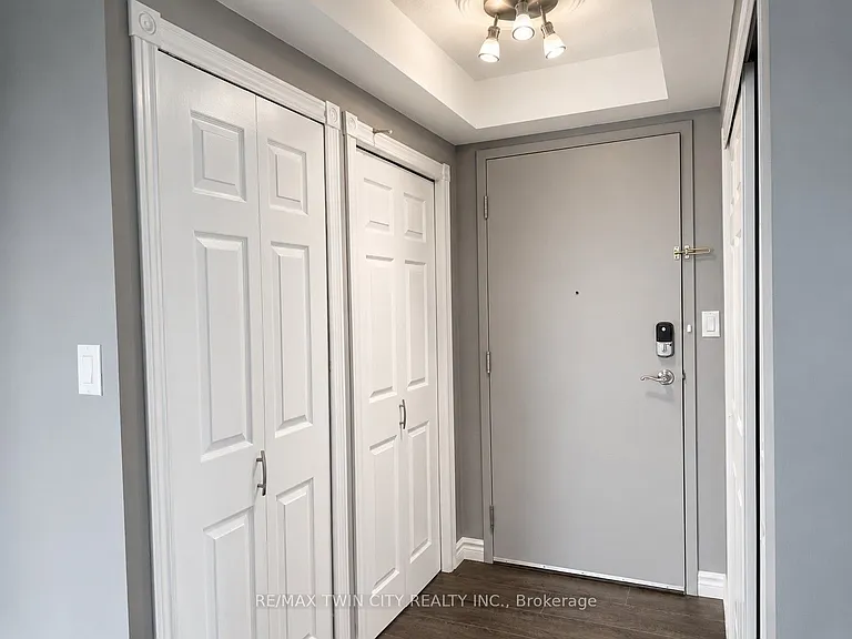 237 King St W #703 — Photo 14