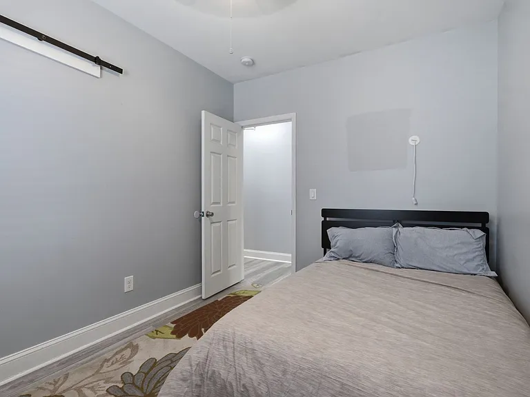 131 Eastmoreland St — Photo 16