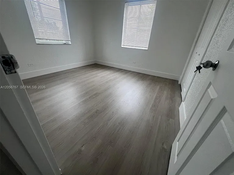 1326 SW 6th St #10 — Photo 10