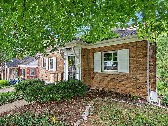 3rd image of 16 Edwards Ct