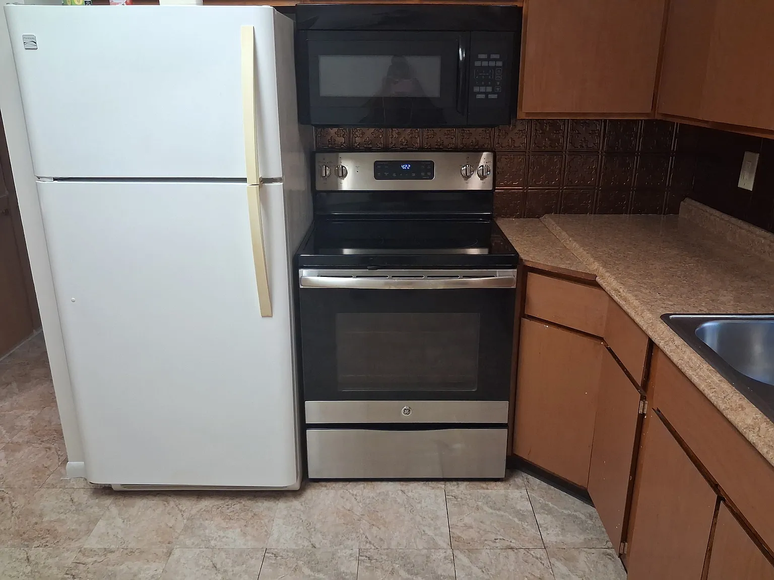 2 bed, $1,050 — Photo 3
