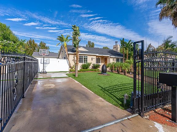 2nd image of 23113 1/2 Leonora Dr