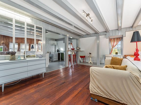 5th image of 400 Church St APT A