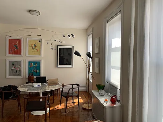 Rented by Salon Realty Corp | media 2
