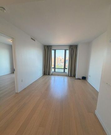 3rd image of 13835 39th Ave APT 13E